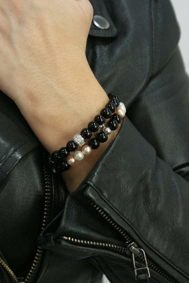 Comment Empiler les Bracelets : Le Guide pour Hommes et Femmes - NEIJE