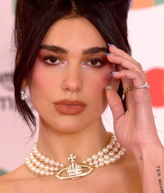 Le Collier Vivienne Westwood : Un Symbole d’Élégance et de Créativité - NEIJE