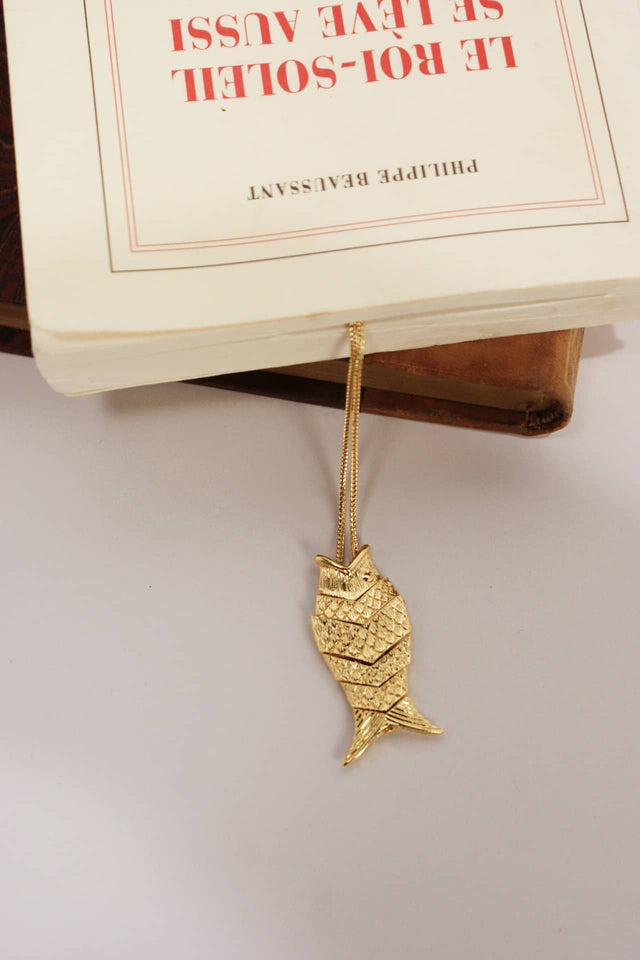 pendentif poisson articulé en plaqué or