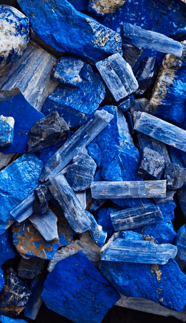 Guide du Lapis-Lazuli : Signification, Propriétés et Vertus de cette Pierre Bleue - NEIJE