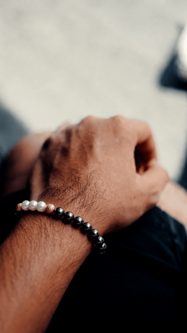 Bracelet Eclipse Perles d'eau douce noires et Or Jaune - NEIJE
