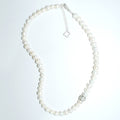 Collier de perles de culture et plaqué or blanc 18 carats