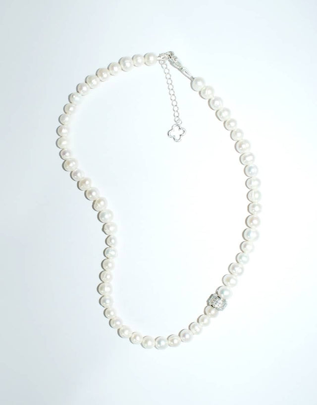 Collier de perles de culture et plaqué or blanc 18 carats